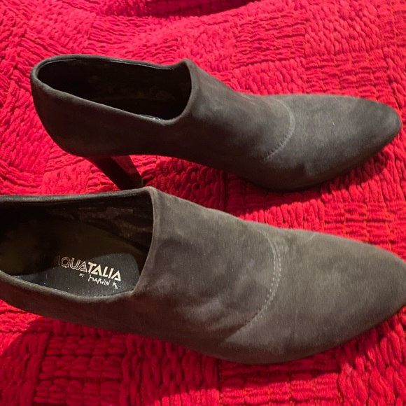 Aquatalia grey suede booties, size 8.5. Waterproof soles. - Picture 5 of 7